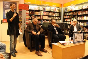 Roberta Cusimano della Feltrinelli introduce l'evento